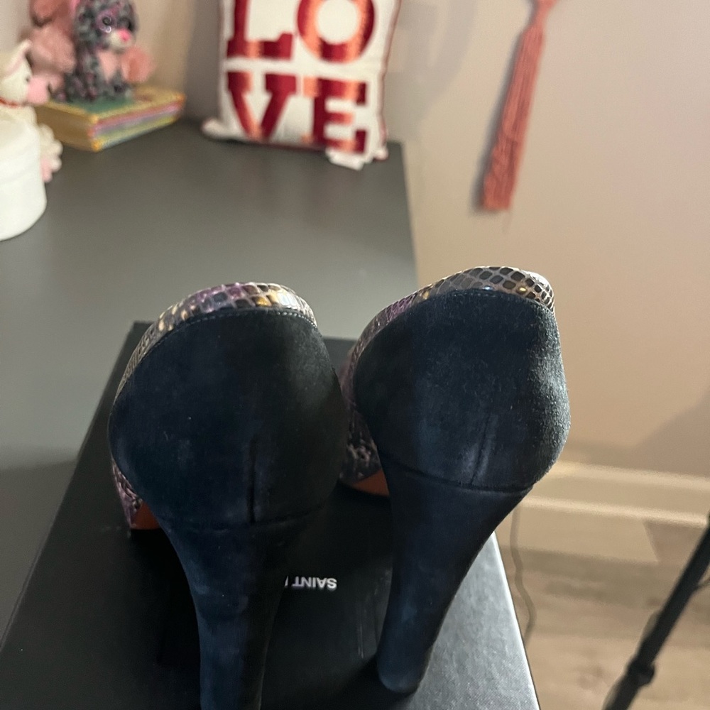 Marc Jacoba snakeskin and suede pumps - Picture 6 of 7